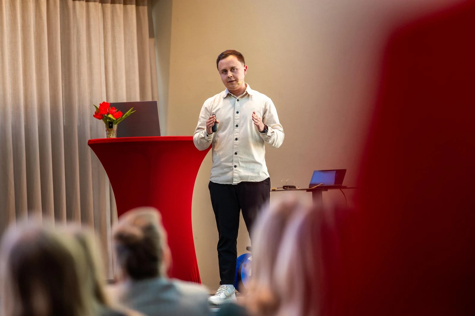 Michael Hein beim Aufsatteln